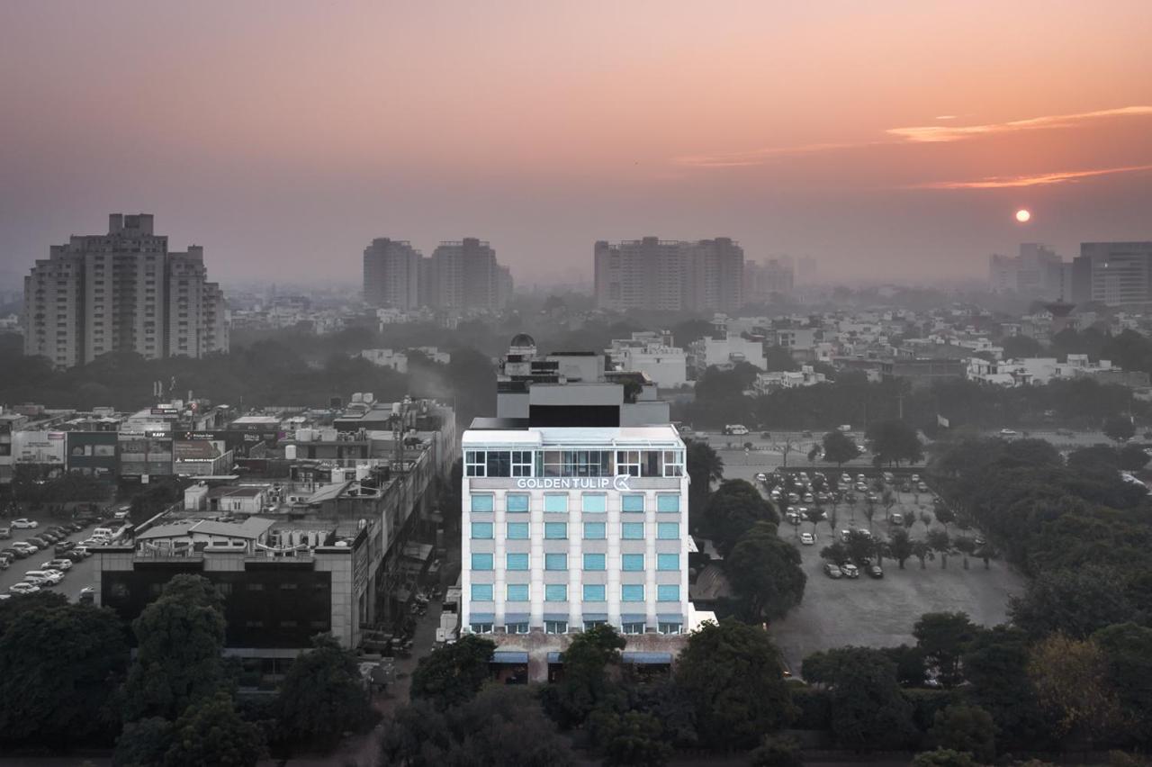 Отель Golden Tulip Gurgaon Sector 29 Экстерьер фото